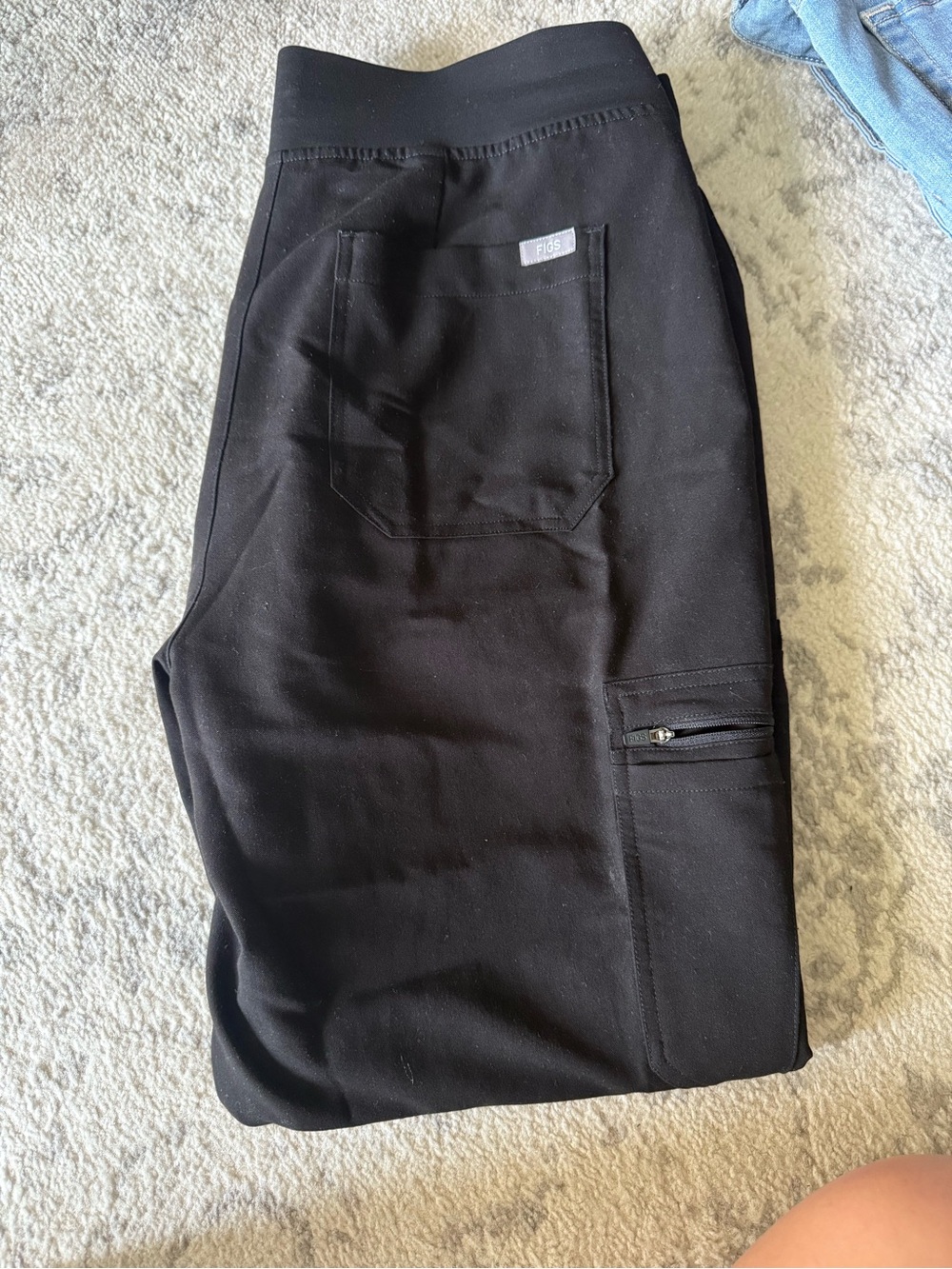 Figs women’s Black Jogger Pants with Zipper Pocket